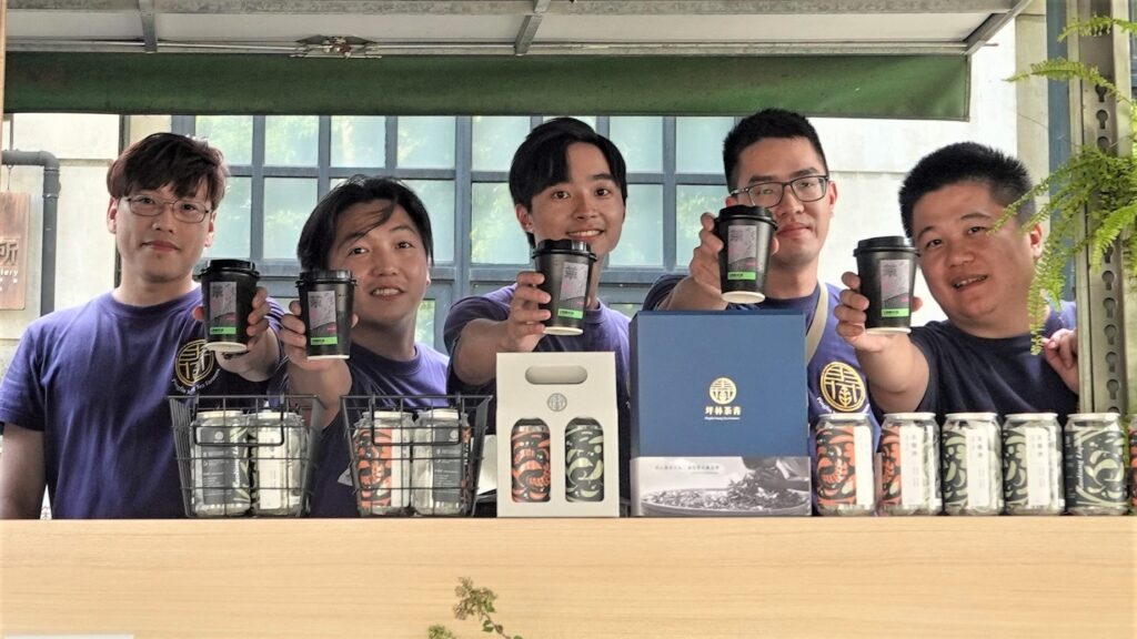 坪林青年茶業發展協會推出多款禮盒供民眾選擇。(圖/新北農業局提供)
