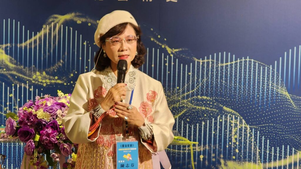 ▲北師跨世紀藝術史從策畫到完成,始終扮演關鍵性推手角色的陳志芬老師,述說著這部藝術史冊從無到有的艱辛過程,讓人深摯感動。(記者 辛澎祥/攝)
