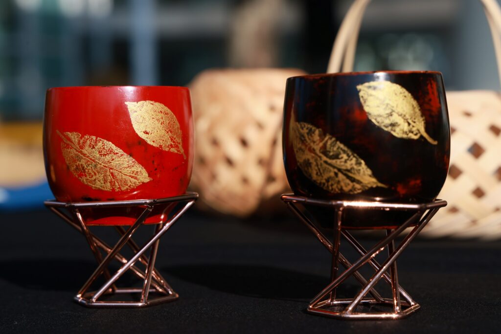 「工藝體驗」為展現臺灣工藝的多元樣貌，在工藝師的指導下製作屬於自己的作品，與工藝直接對話，感受工藝魅力。（圖/工藝中心提供）