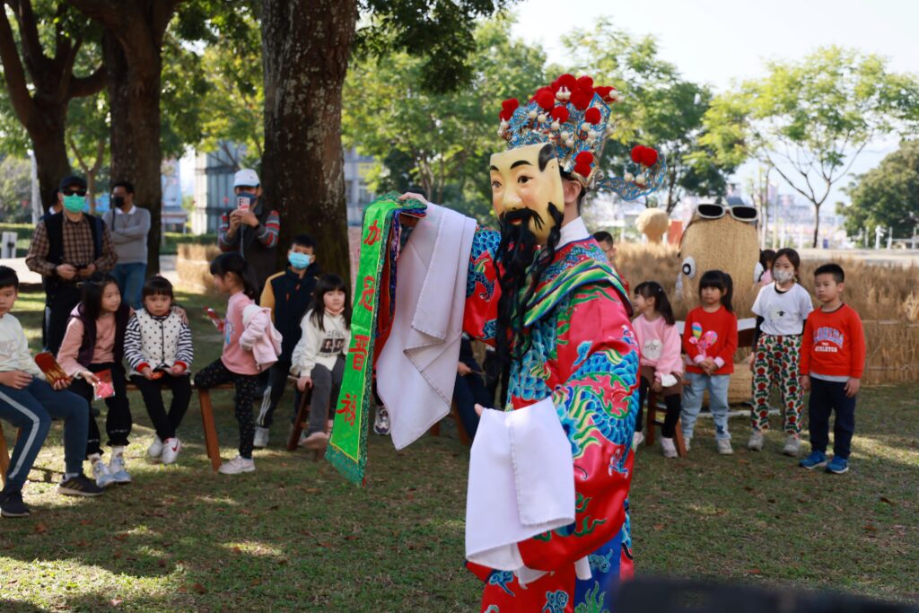 「暖蛇逗表演」將邀請財神爺跳加官賀新年，為新的一年帶來福氣與財運。（圖/工藝中心提供）