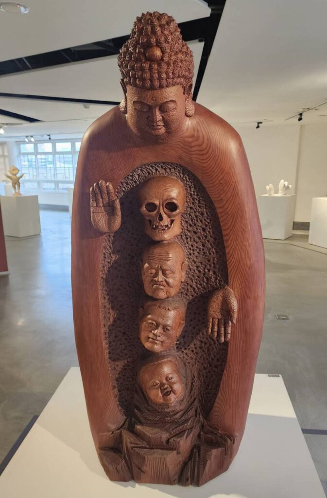 ▲工藝家巧手所帶給觀者驚豔與視覺感，讓工藝大展備受關注與期待。（記者 辛澎祥/攝）