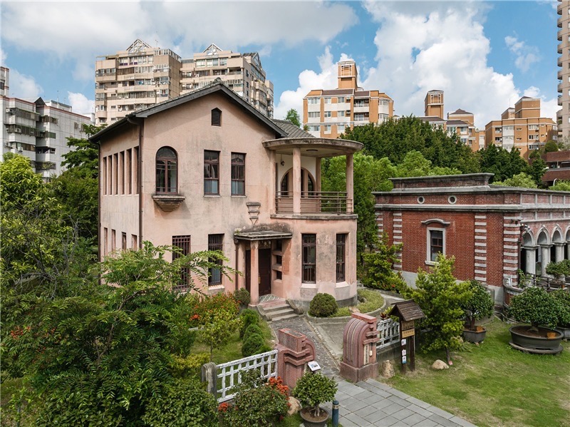 融合閩、和、洋三種建築風格的歷史建築一德洋樓(林懋陽故居),適合全家走春。(圖/臺中文化局提供)