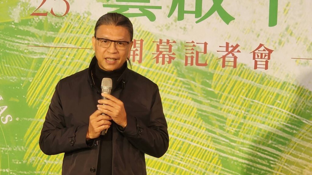 ▲工藝中心主任陳殿禮致詞時表達對這次集結頂尖工藝家作品展出的正面意義與價值。（記者 辛澎祥/攝）