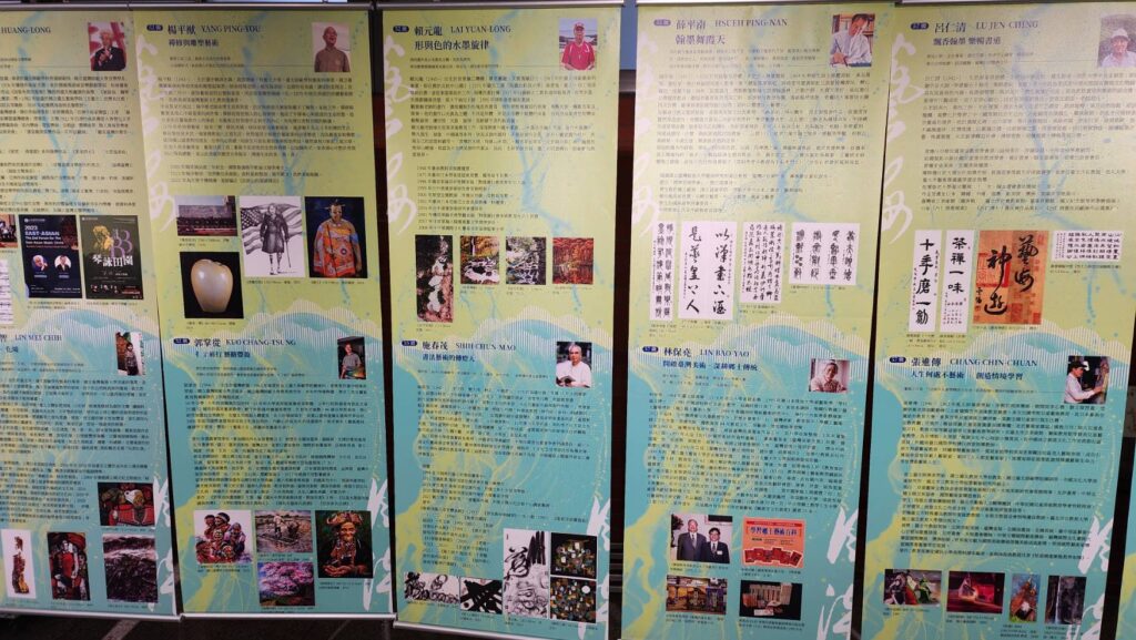 ▲會場展出藝術家校友的藝術才華與歷史印記,成為展場矚目焦點。(記者 辛澎祥/攝)