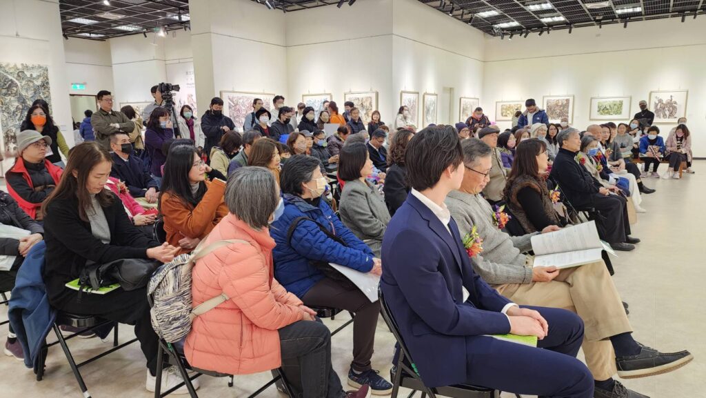 ▲出席雙人合作畫展開幕式的藝文界人士與貴賓，熱情參與盛會，讓現場充滿濃郁人氣。（記者 辛澎祥/攝）