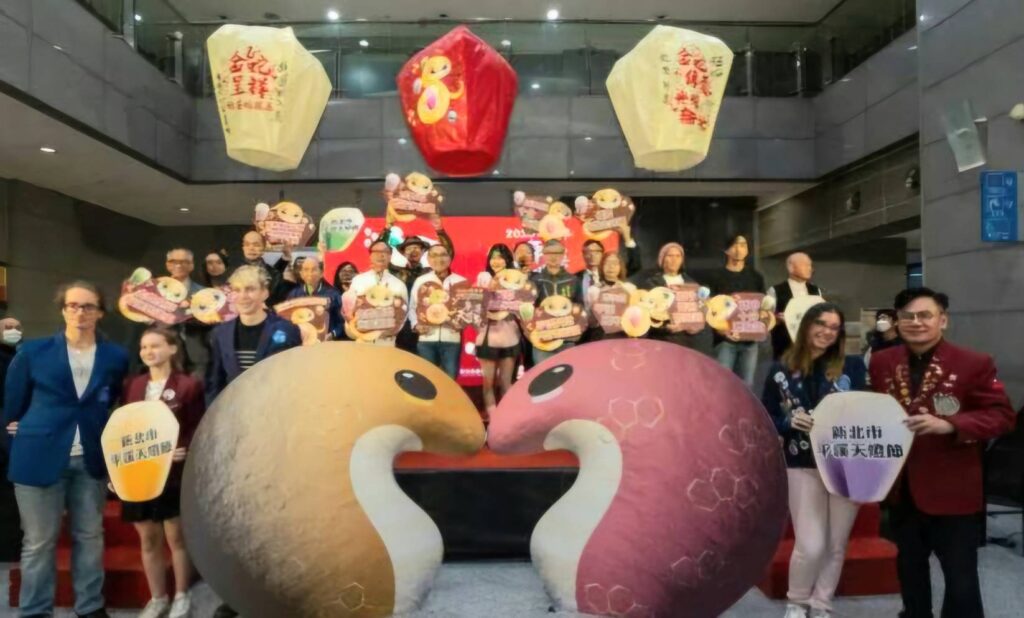 ▲出席新北平溪天燈節發佈會活動的貴賓合影留念。（圖/新北市觀旅局 提供）