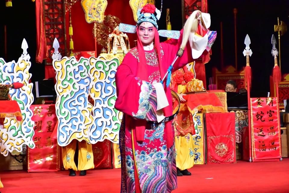 當家小生劉建華飾演文昌帝君。(圖/臺灣豫劇團提供)