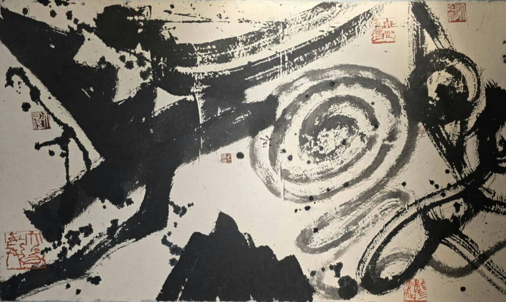 ▲施春茂教授的作品在中西融合的畫境中看見寬闊的心境。（記者 辛澎祥/攝）