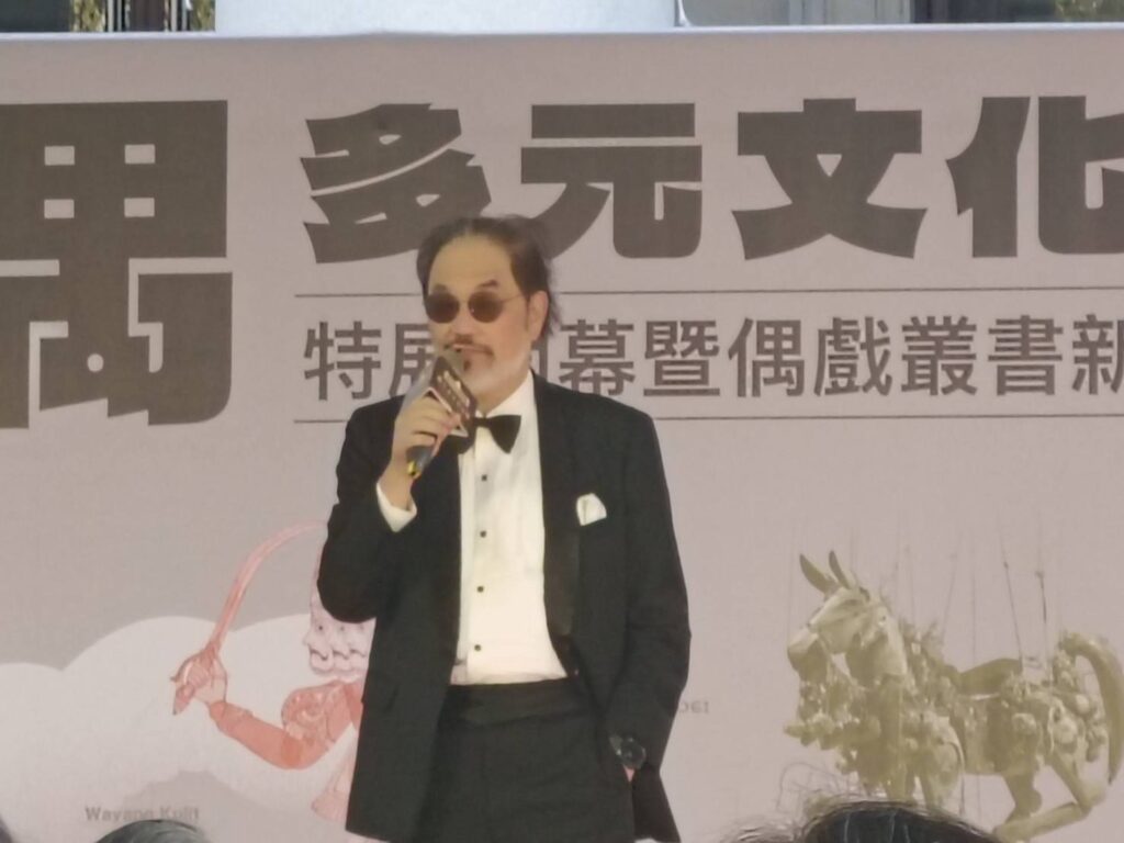 ▲捐贈戲偶文物萬餘件給臺博館的林經甫董事長，說明了他畢生典藏與鑑賞戲偶的心情，令人感動。（記者 辛澎祥/攝）