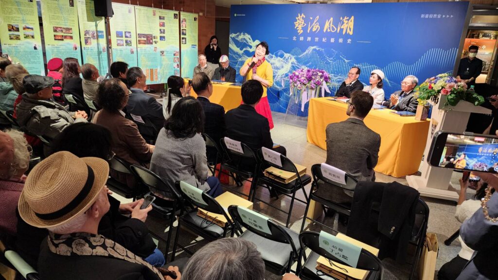 ▲出席「藝海風潮-北師跨世紀藝術史」盛會的校友與貴賓,為滿室帶來藝術芳香,校友們的熱情讓人印象深刻。(記者 辛澎祥/攝)