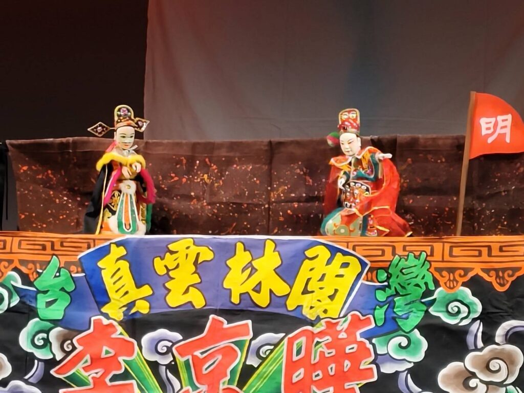 真雲林閣掌中劇團《一個皇帝在南洋》講述明朝建文帝落難爪哇的故事。(記者 陳安婷/攝)
