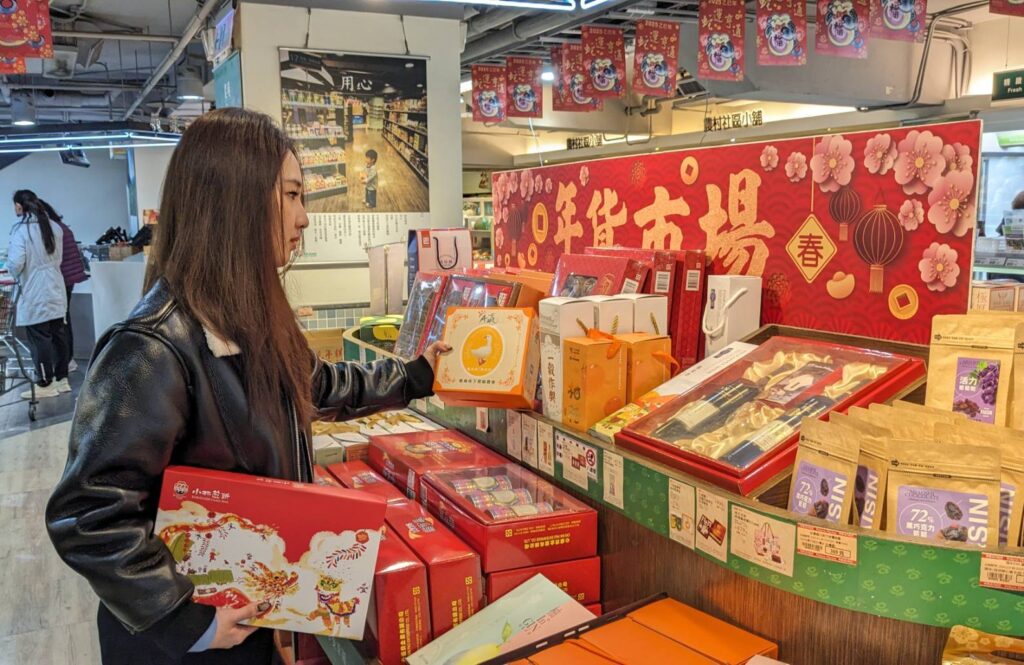 ▲購買應景年貨將使板農年貨大街成為指標。（圖/新北市農業局 提供）