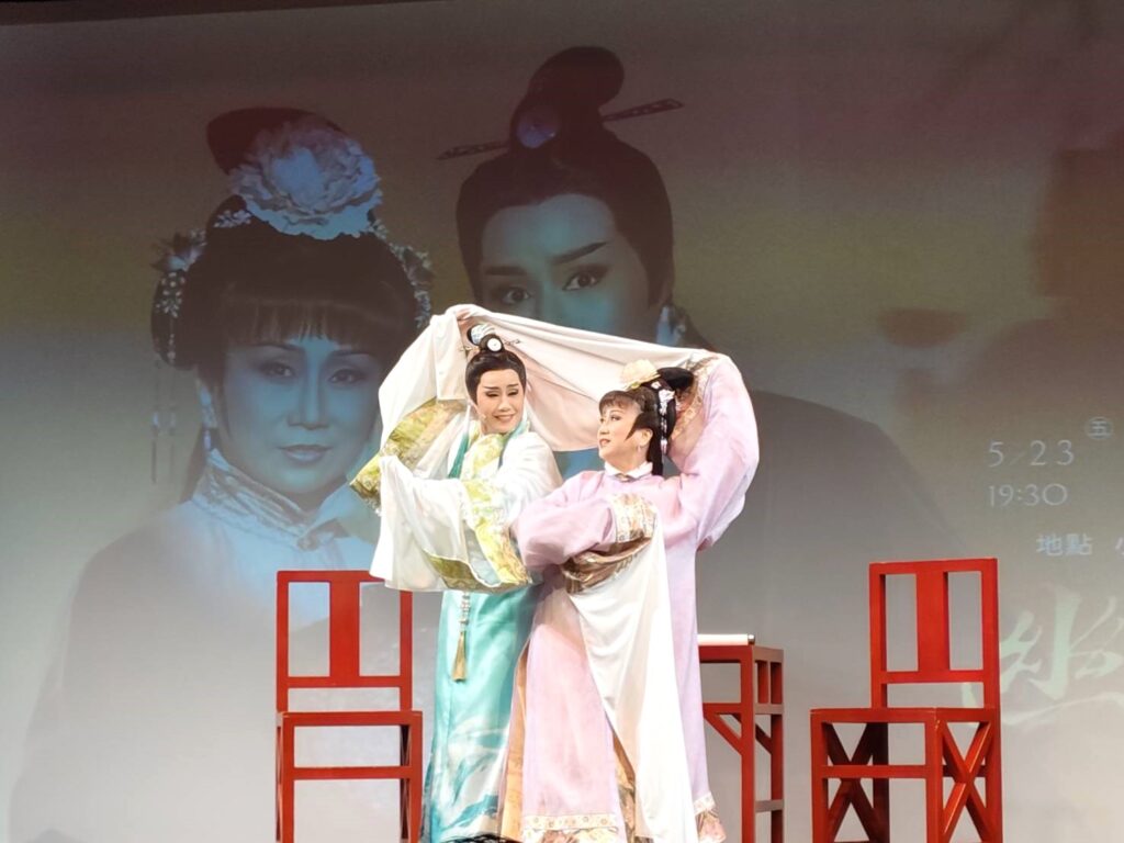 薪傳歌仔戲劇團以「牡丹燈籠」為原形重新創作出「幽戀牡丹」淒美人鬼戀。(記者 陳安婷/攝)