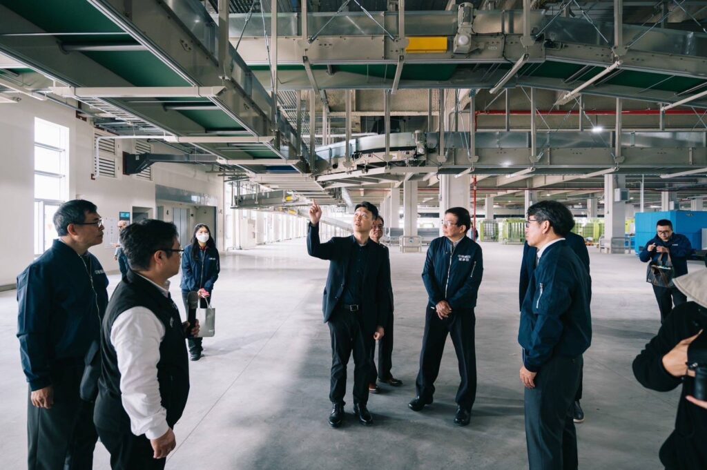 ▲交通部長陳世凱視察郵件作業中心與自動化設備建置情形。(圖/中華郵政 提供)