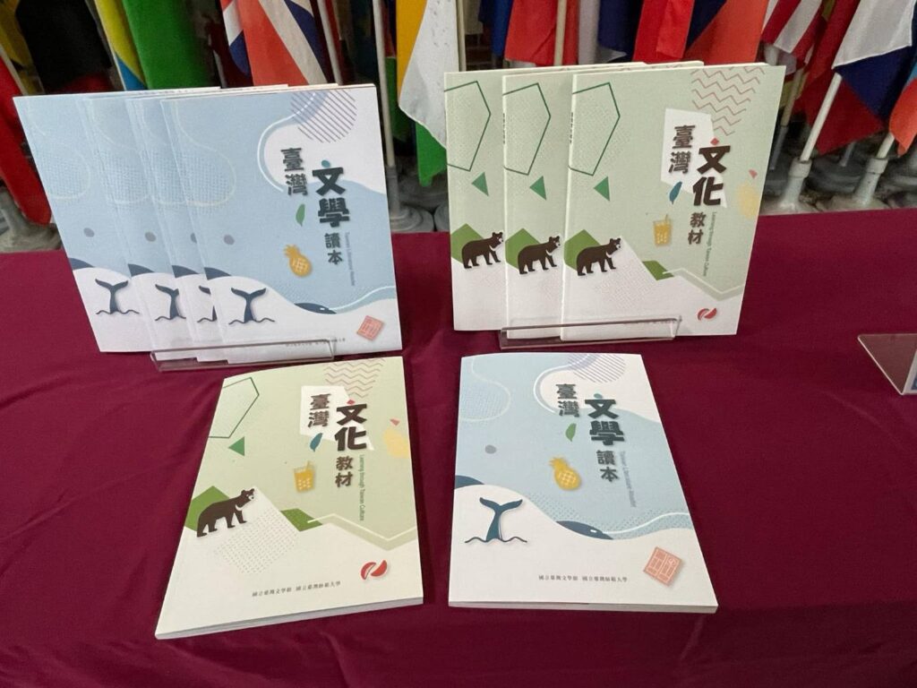 ▲現場展示的臺灣文學書冊,成為會場的焦點。(圖/臺文館 提供)