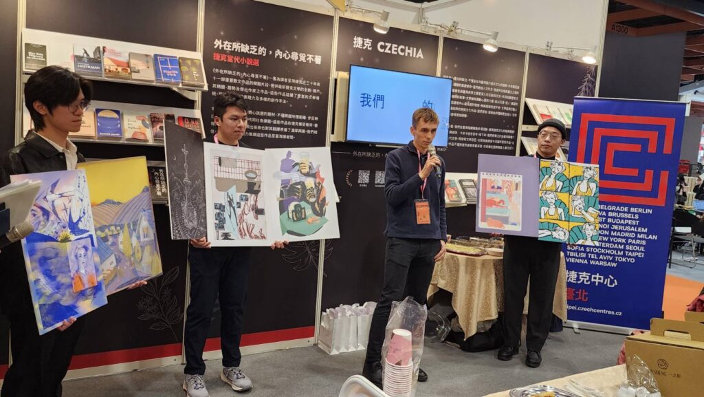▲捷克文學策展人對新書與插畫、繪本的出版計畫侃侃而談。(記者 辛澎祥/攝)
