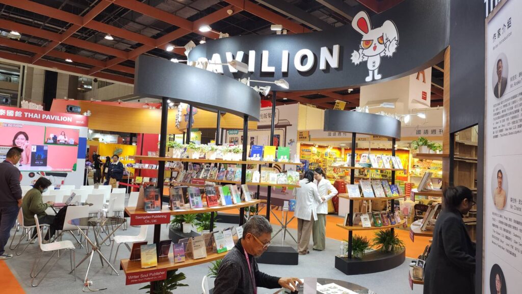 ▲泰國館提供了400本的泰國作家書冊做展出,象徵文化出版事業的蓬勃發展。(記者 辛澎祥/攝)
