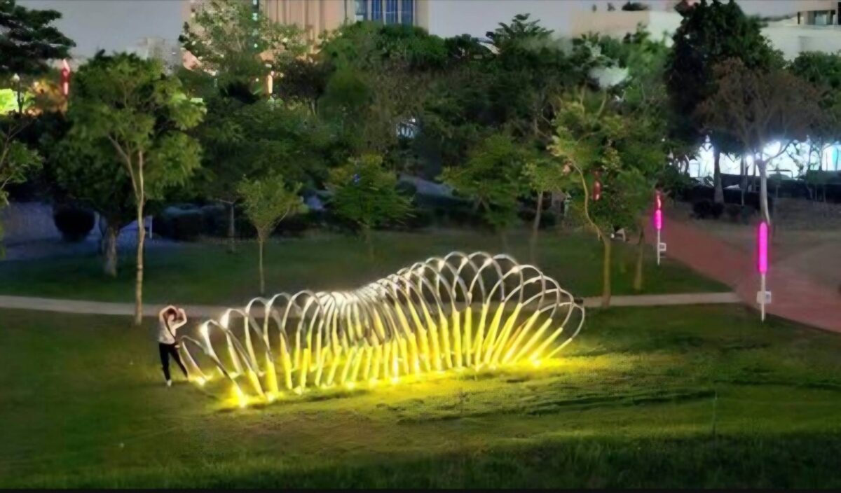 台中賞燈順遊中央公園   中市文化局導引市民   公共藝術月夜愈美麗