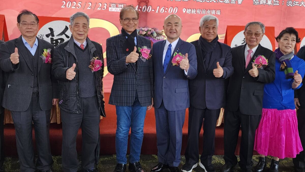新春揮毫   文藝濃郁   中華書學會邀名家開筆   總統府前南廣場   師生互動熱絡   書家齊聚文采紛飛