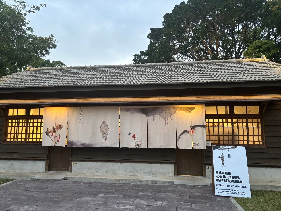 「幸福幾兩重－第15屆金漫大獎《一桿秤仔（漫畫版）》作品展」現於臺中國家漫畫博物館東側園區開展。（圖/文化部提供）
