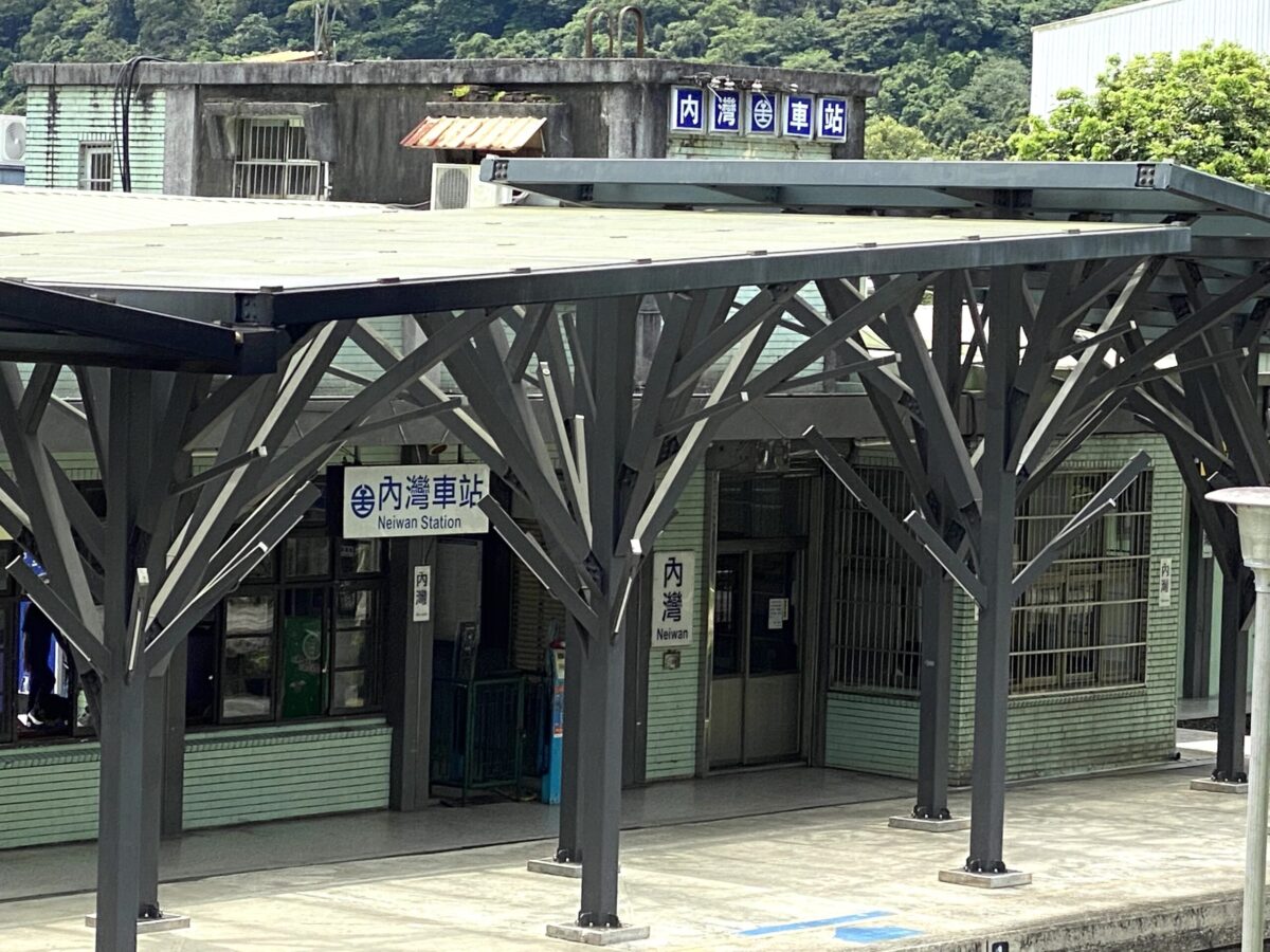 臺鐵全新郵輪列車  嬉遊內灣  共下來尞  888暢遊新竹竹東內灣