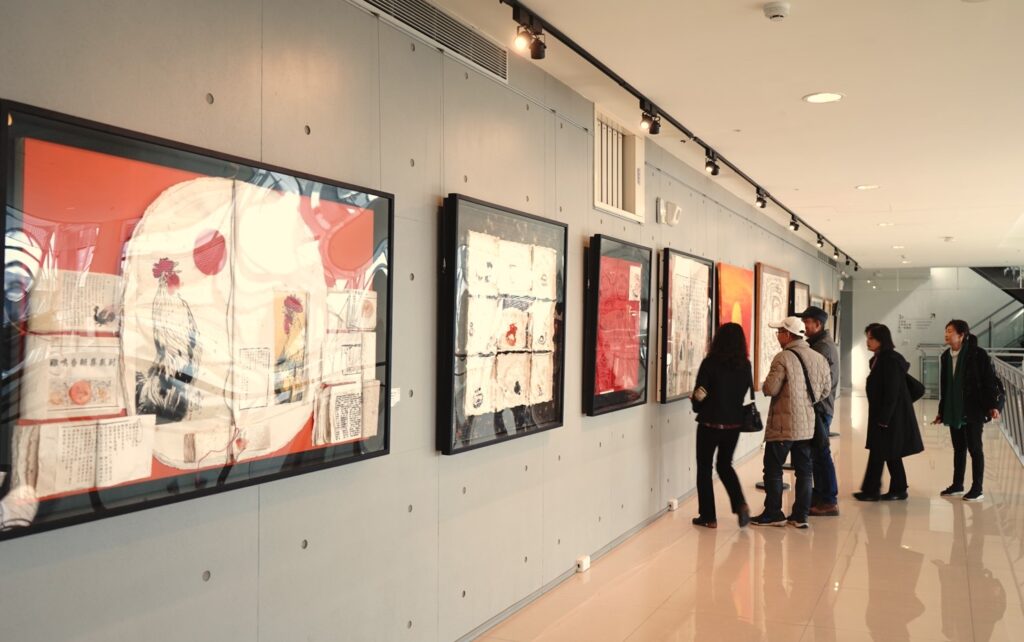 台江文化中心「圖畫生態˙漫游古書—袁金塔2025台江特展」展至4月6日。(圖/文化局提供)