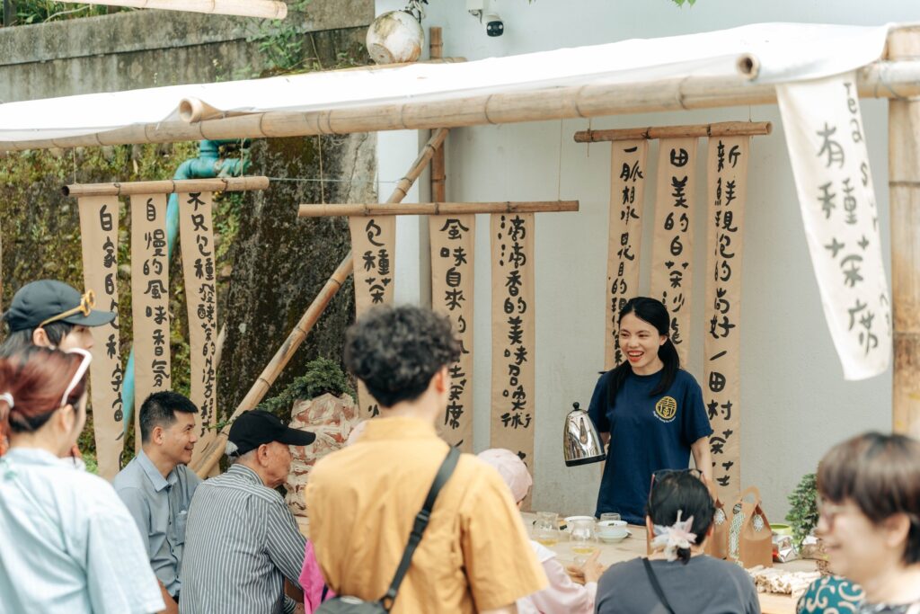 活動包含品茶及手作體驗，由在地茶青帶領民眾聞茶香、品好茶。（圖/文化局提供）