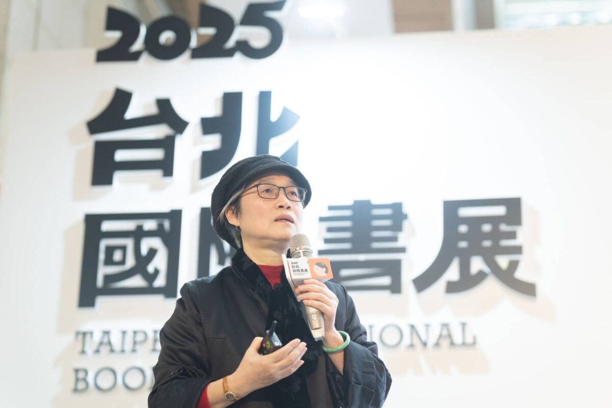 簡媜詮釋陶淵明詩句   以筆墨為舟漫遊心靈