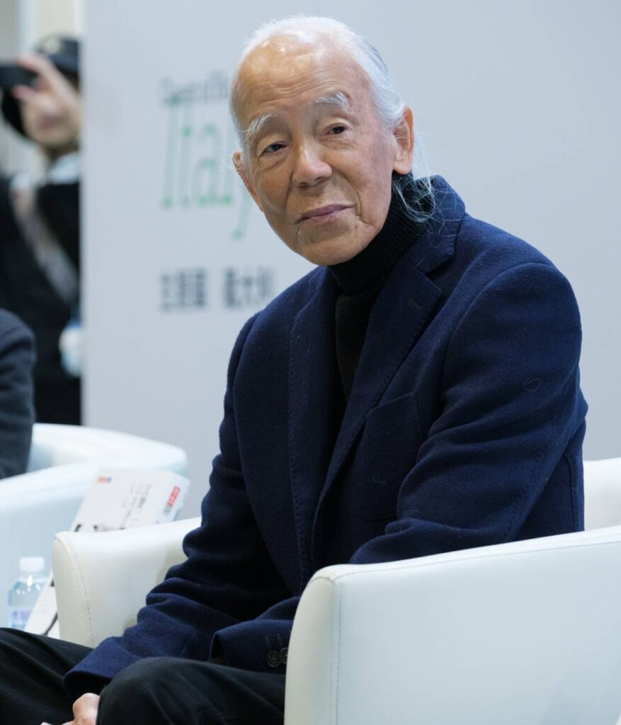 ▲藝術美學家江賢二在新書發表會上，聆聽與回覆讀者的問題。（圖/書展基金會 提供）