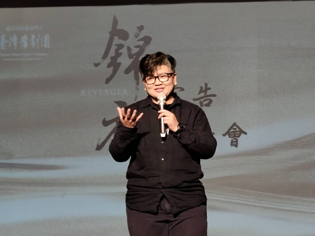 編劇暨協同導演劉建幗說明《錦衣》引領大眾進入嶄新驚奇的武俠世界。（記者 陳安婷/攝）