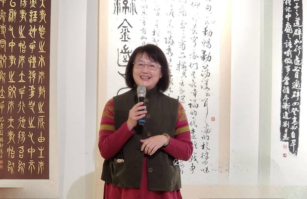 ▲臺灣女書法家學會理事長連瑞芬認為中華婦女書會有著深厚的傳統歷史，對未來的交流發展具有繼往開來的正面意義。（記者 辛澎祥/攝）