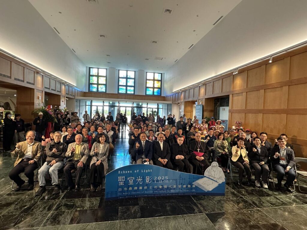 ▲出席特展的主協辦方代表與貴賓,合影留念。(圖/文化部 提供)