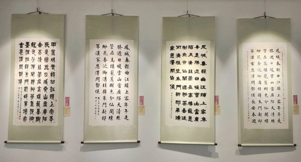 ▲長青組的競賽得獎作品，在各體兼備的文字書寫呈現出特有的文化底蘊，字裡行間仍具文字傳播的力量。（記者 辛澎祥/攝）