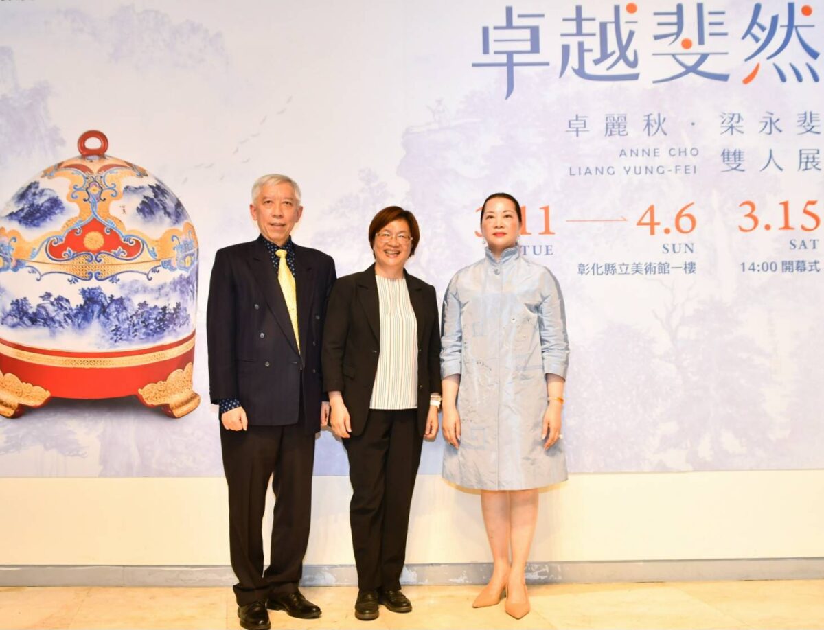 卓越斐然  亮麗多彩  卓麗秋梁永斐雙人展  呈現青花瓷與書藝交融新視野