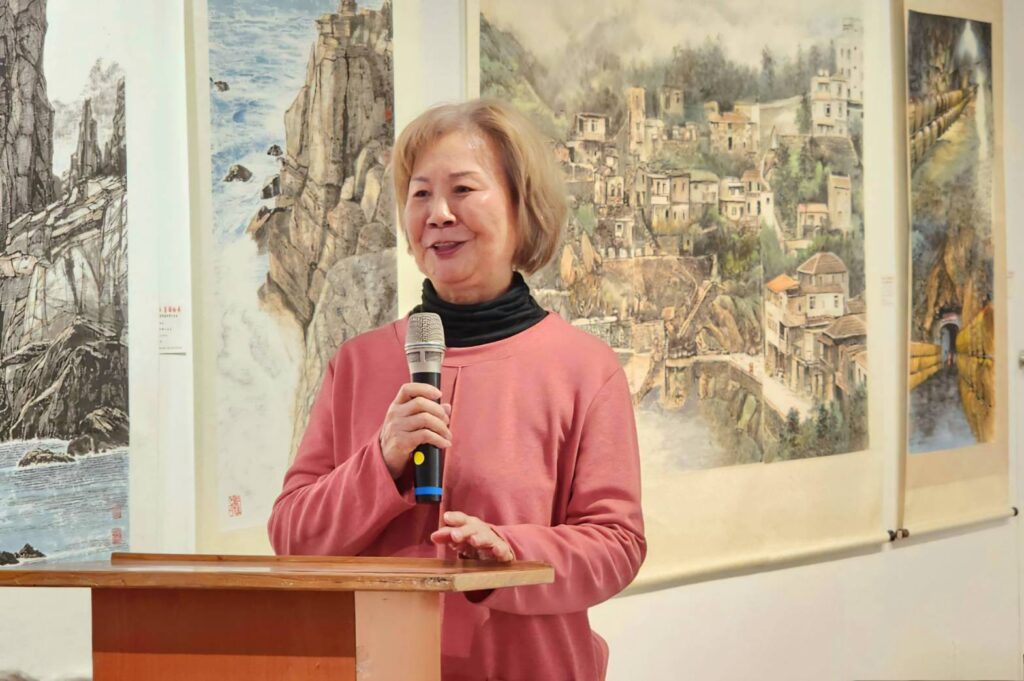 ▲馬祖在地藝術家劉玉燕強調，透過臺灣與馬祖兩地藝術家互訪交流及聯合展覽的合作，勢必對馬祖的正面宣傳效益建構新的發展局面。（記者 辛澎祥/攝）