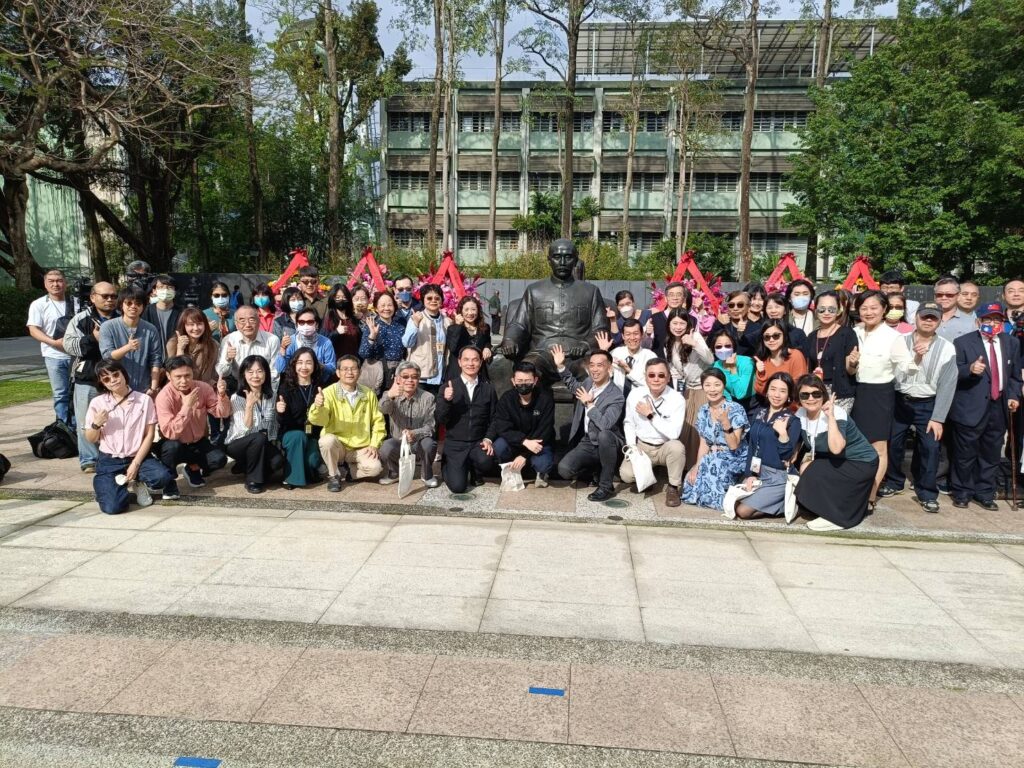 國父紀念館王蘭生館長及全體同仁,對國父追求平等博愛的精神,十分感佩。(記者 陳安婷/攝)