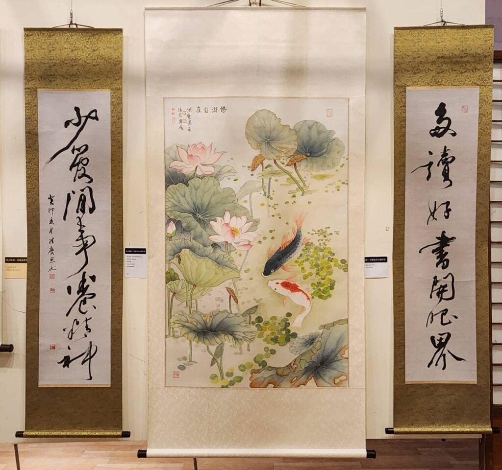 ▲在書畫交融展出的氛圍中,看見洪慶恩對參透生命後的體悟,見諸眼簾,歷歷在目。(記者 辛澎祥/攝)