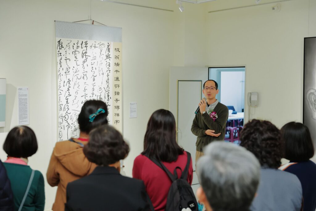 2024中山青年藝術獎書法類中山獎得主蘇梓靖現場導覽。（圖/國父紀念館提供）
