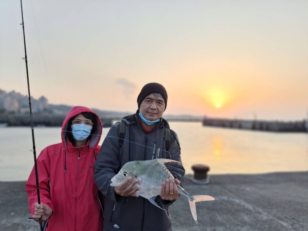 ▲釣客都慕名而來進行海釣。（圖/新北市漁業處 提供）