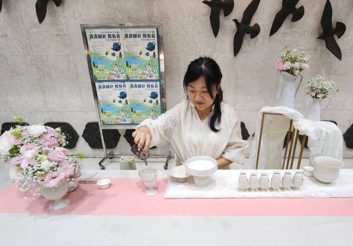 青青柳色舞春茗   春日茶會共賞茶香藝韻