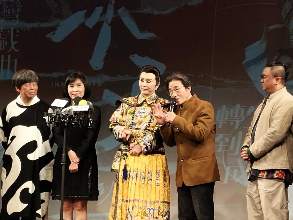 小生孫翠鳳與武狀元孫榮輝兄妹，睽違二十多年後再度同臺，記者會現場兩人妙語如珠。（記者 陳安婷/攝）