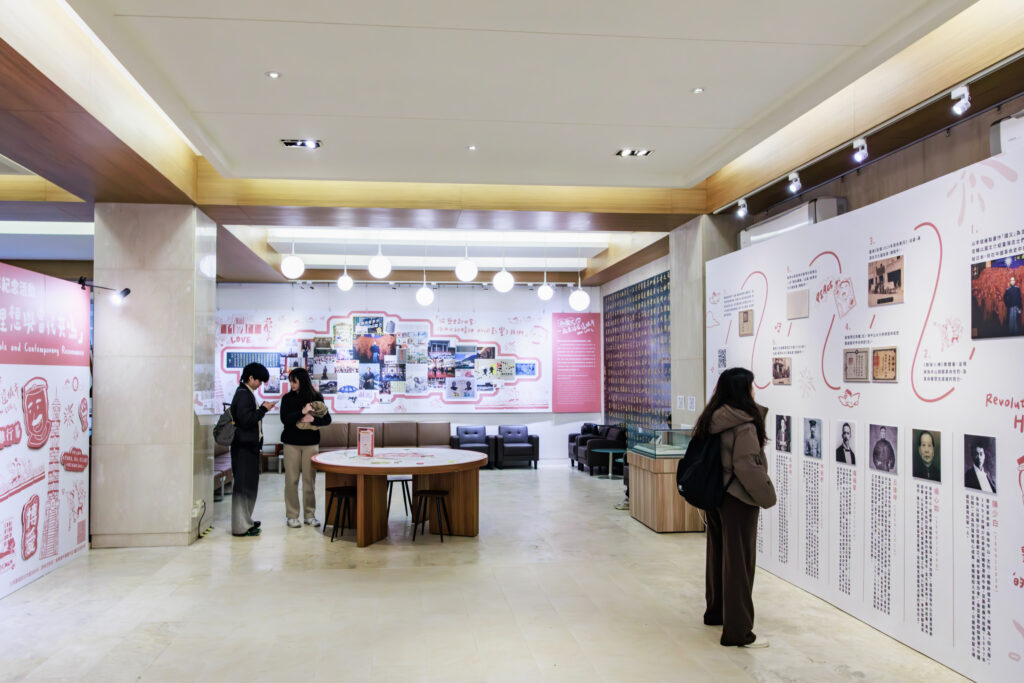 民眾於「孫中山與臺灣:革命理想與當代共鳴」特展展區觀展。(圖/國館提供)