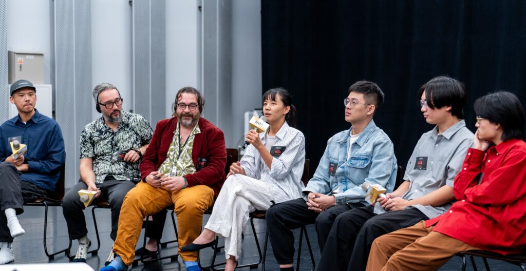 臺中國家歌劇院專注於探索科技與表演藝術共創可能性，並積極串聯國內外跨領域的專業資源與師資，去年「LAB X青年創作工作室」邀請里昂國家藝術中心總監和舞台燈光設計師擔任雙導師，今年則邀請到柏林與維也納藝術家「勞孔團隊」，透過經驗傳承、創作陪伴、實作研究，持續孵育臺灣的科技藝術人才 ©臺中國家歌劇院