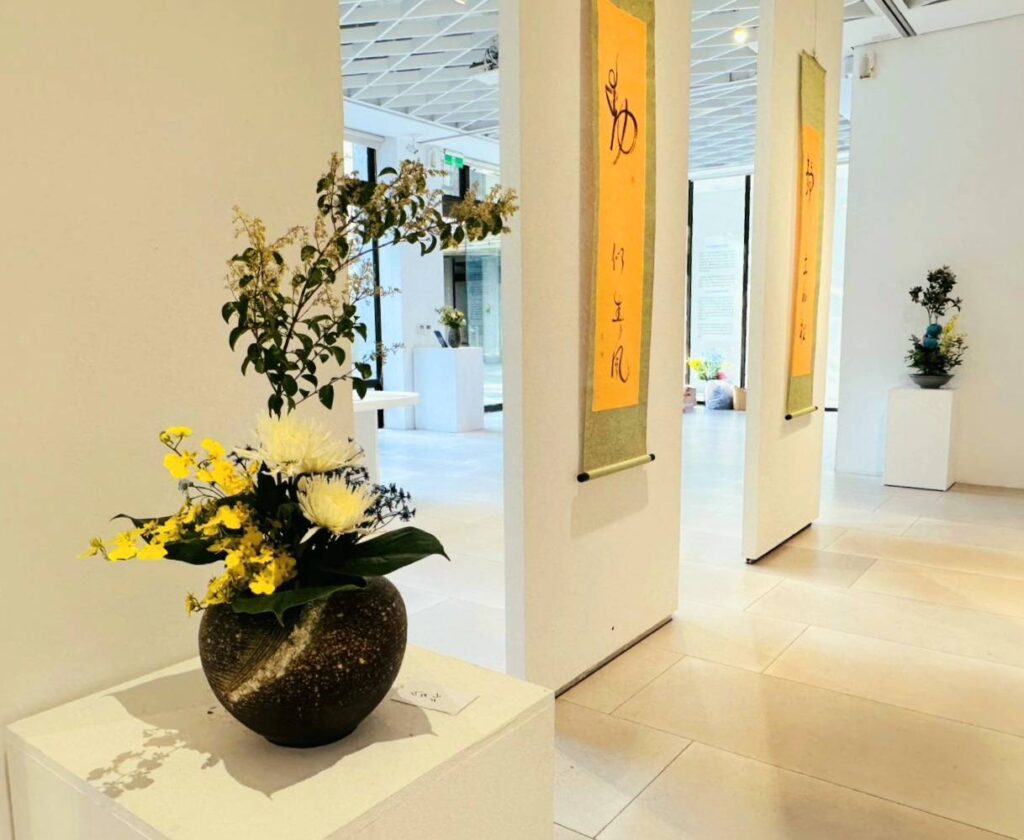 ▲展場所呈現的花藝作品擺設，頗為吸睛。（圖/陳耀姬 提供）