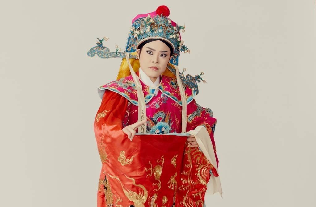 成立超過30載的「蘭陽戲劇團」，演出經典公堂大戲《鐵面情》劇情高潮迭起，在媽祖遶境起駕前暖場獻藝，精彩可期。（圖/文化局提供）