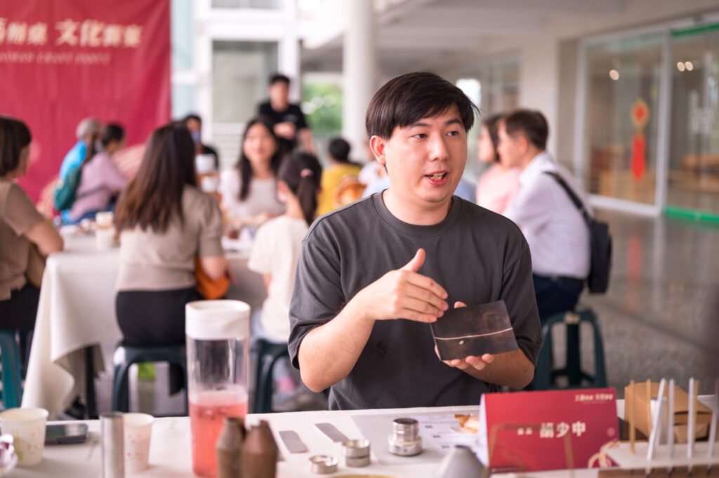「金禾製造所」的胡少中藝師，作品主要以當代金屬工藝創作為主並遊走於『物件』與『空間』之間。（圖/工藝中心提供）