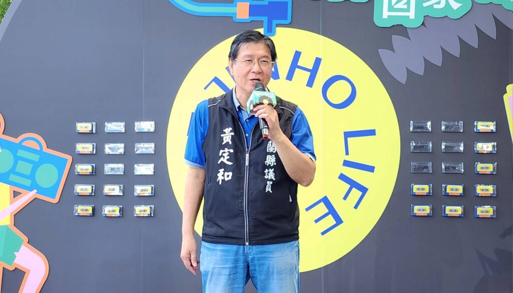 ▲宜蘭縣議員黃定和希望鄉親父老及民眾多多唱歌，帶給生活諸多和樂與美好。（記者 辛澎祥/攝）