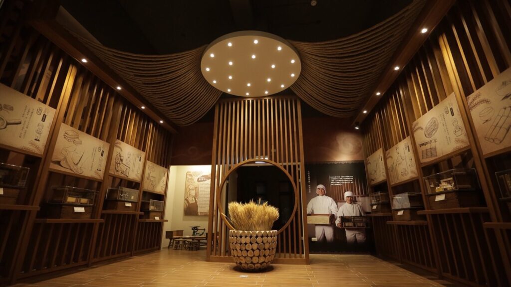 傳承將近一甲子的「大呷麵本家」，將製麵產業和文創結合，展現傳統與創新的多元可能性。（圖/文化局提供）