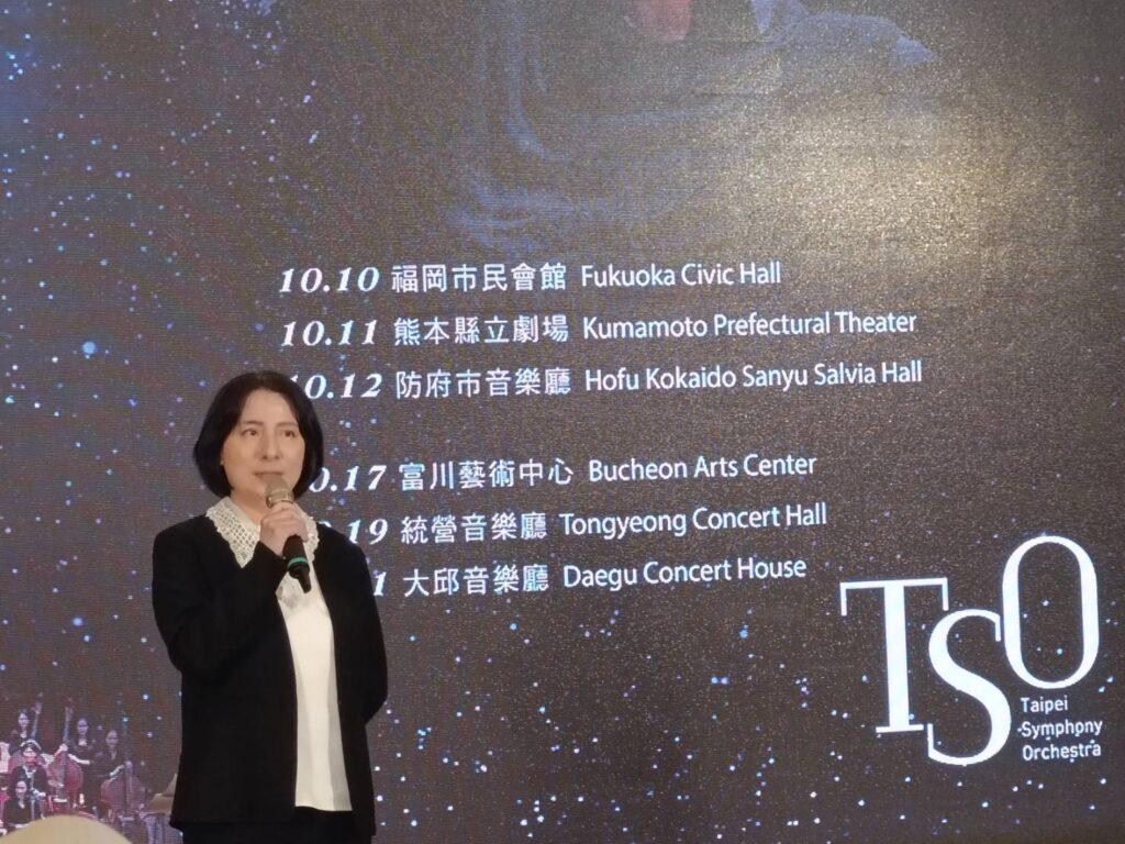 ▲臺北市立交響樂團團長郭佩瑜致詞時說明TSO巡迴日韓兩國演出的內容與特色。（記者 辛澎祥/攝）
