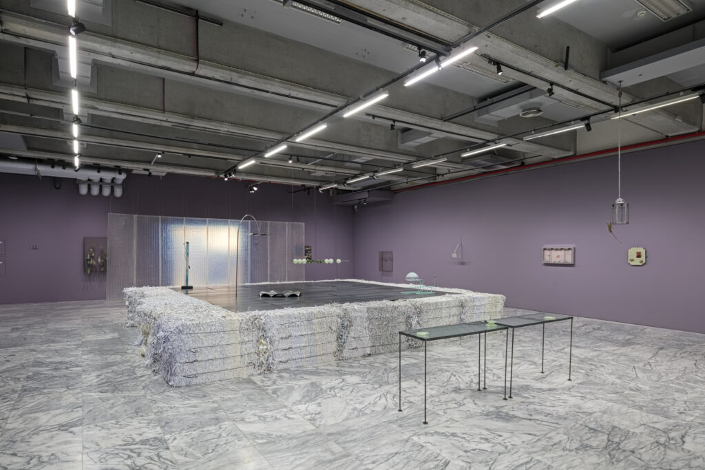 「 Lili Deli 麗麗食品」展場一景。圖像由藝術家與北美館提供